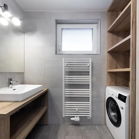 - Neualm Center * Schladming